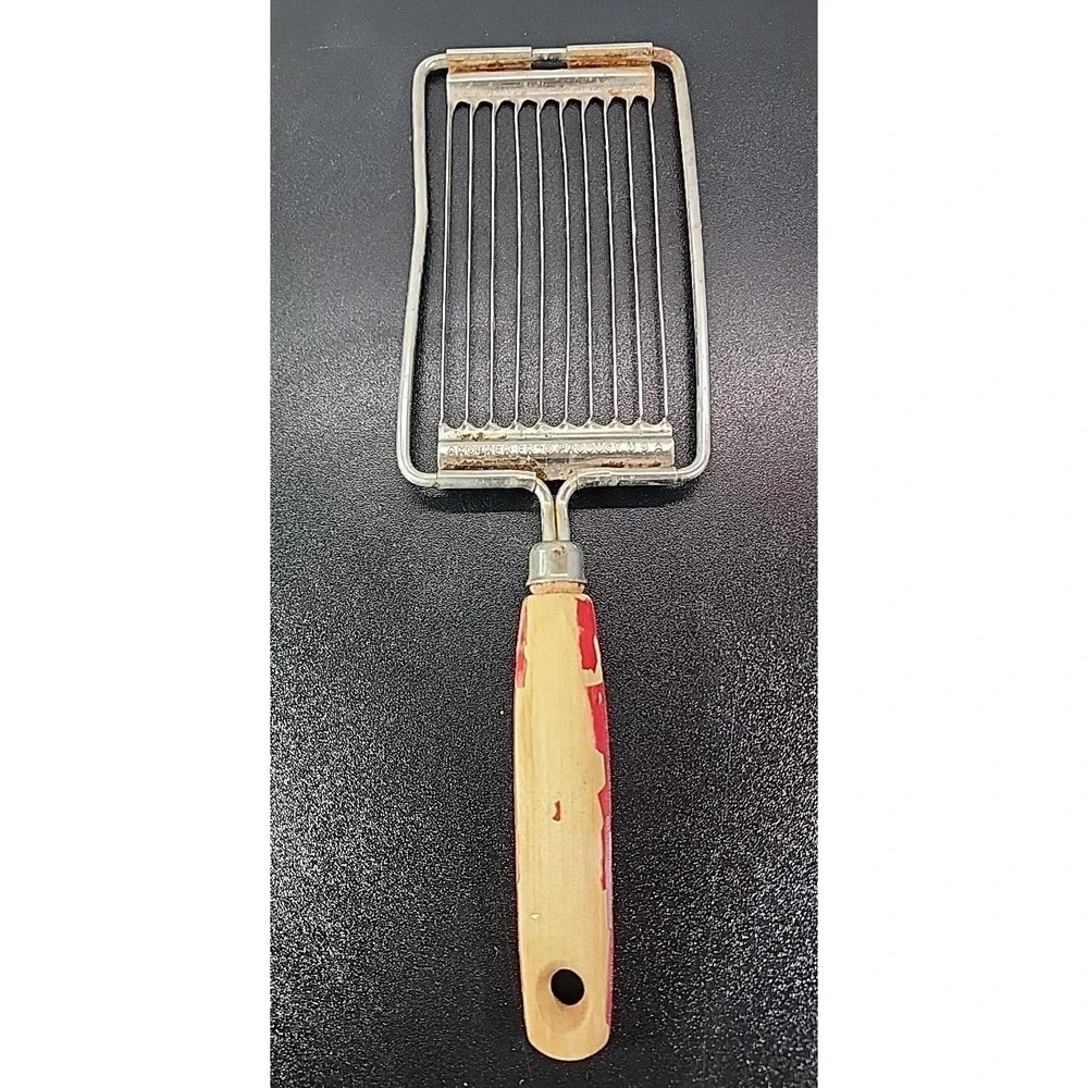VINTAGE EKCO MIRACLE TOMATO SLICER‎ RED WOODEN HANDLE 1950S B7